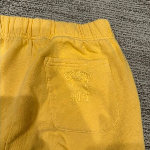 Billabong Sweats with Floral Design - Picture 3 of 4